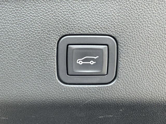 Used 2024 Chevrolet Suburban LT w/ Luxury Package RWD image 15