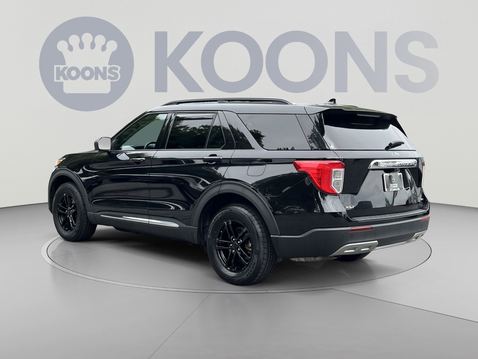 Used 2020 Ford Explorer XLT w/ Equipment Group 202A AWD/4WD image 8