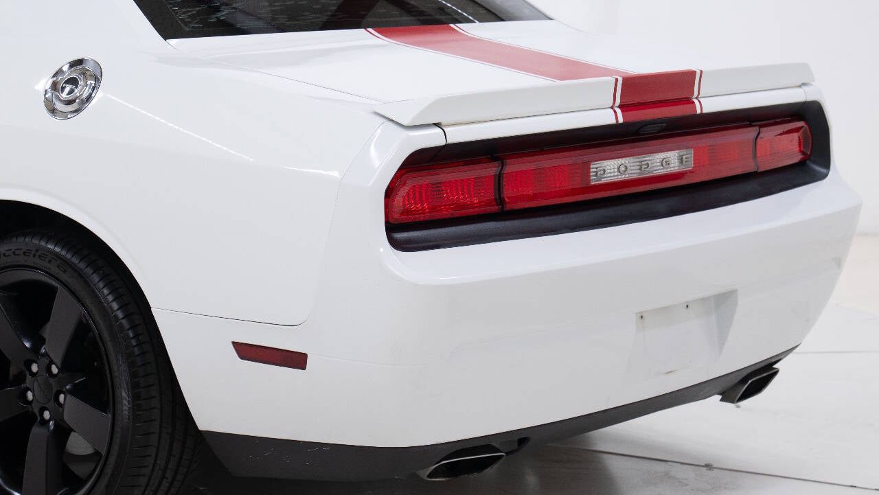 Used 2012 Dodge Challenger SXT RWD image 9