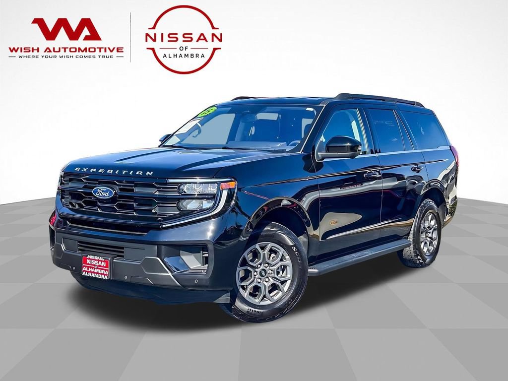Used 2025 Ford Expedition Active RWD image 2