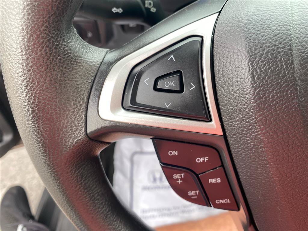 Used 2016 Ford Fusion SE FWD image 16