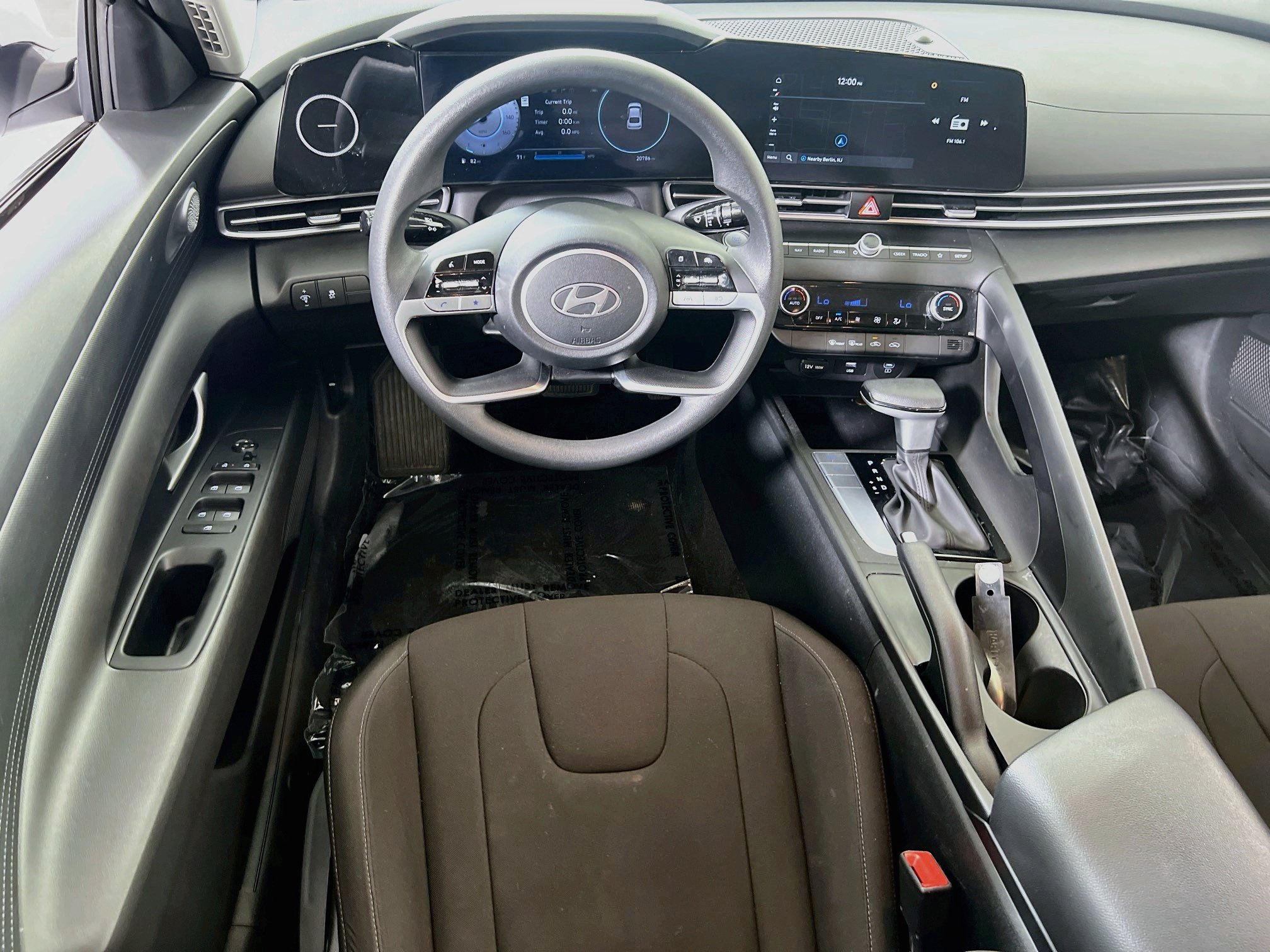 Used 2024 Hyundai Elantra SEL FWD image 21