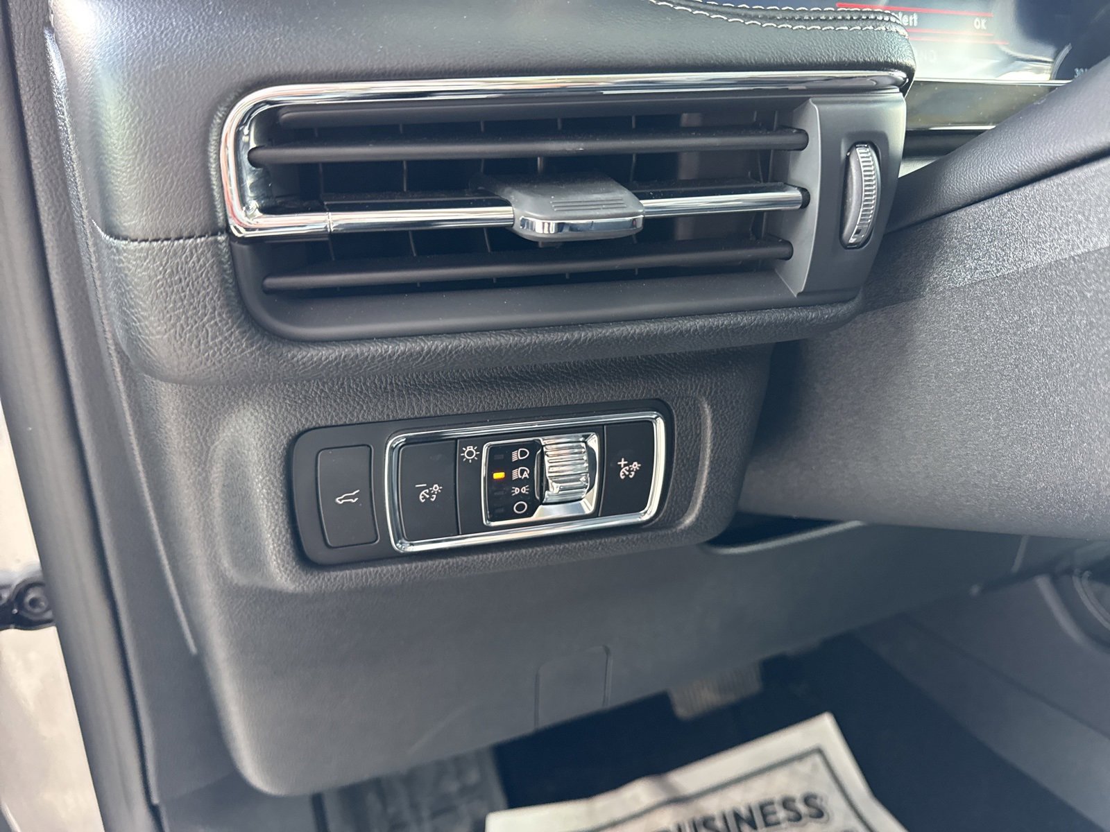 Used 2023 Lincoln Corsair AWD w/ Equipment Group 101A image 22