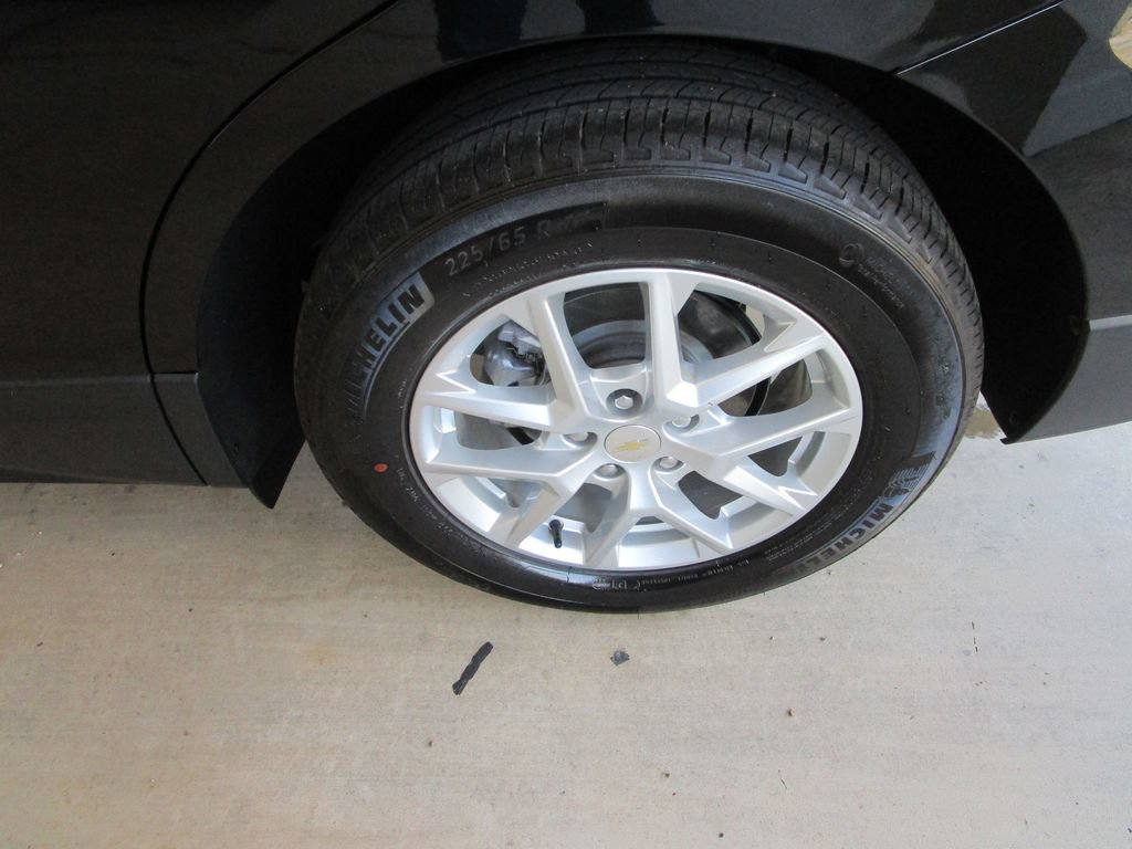 Used 2024 Chevrolet Equinox LT FWD image 12