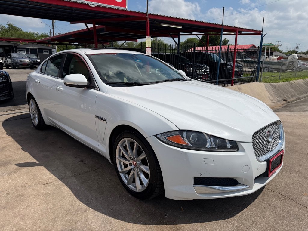 Used 2015 Jaguar XF Premium RWD image 7