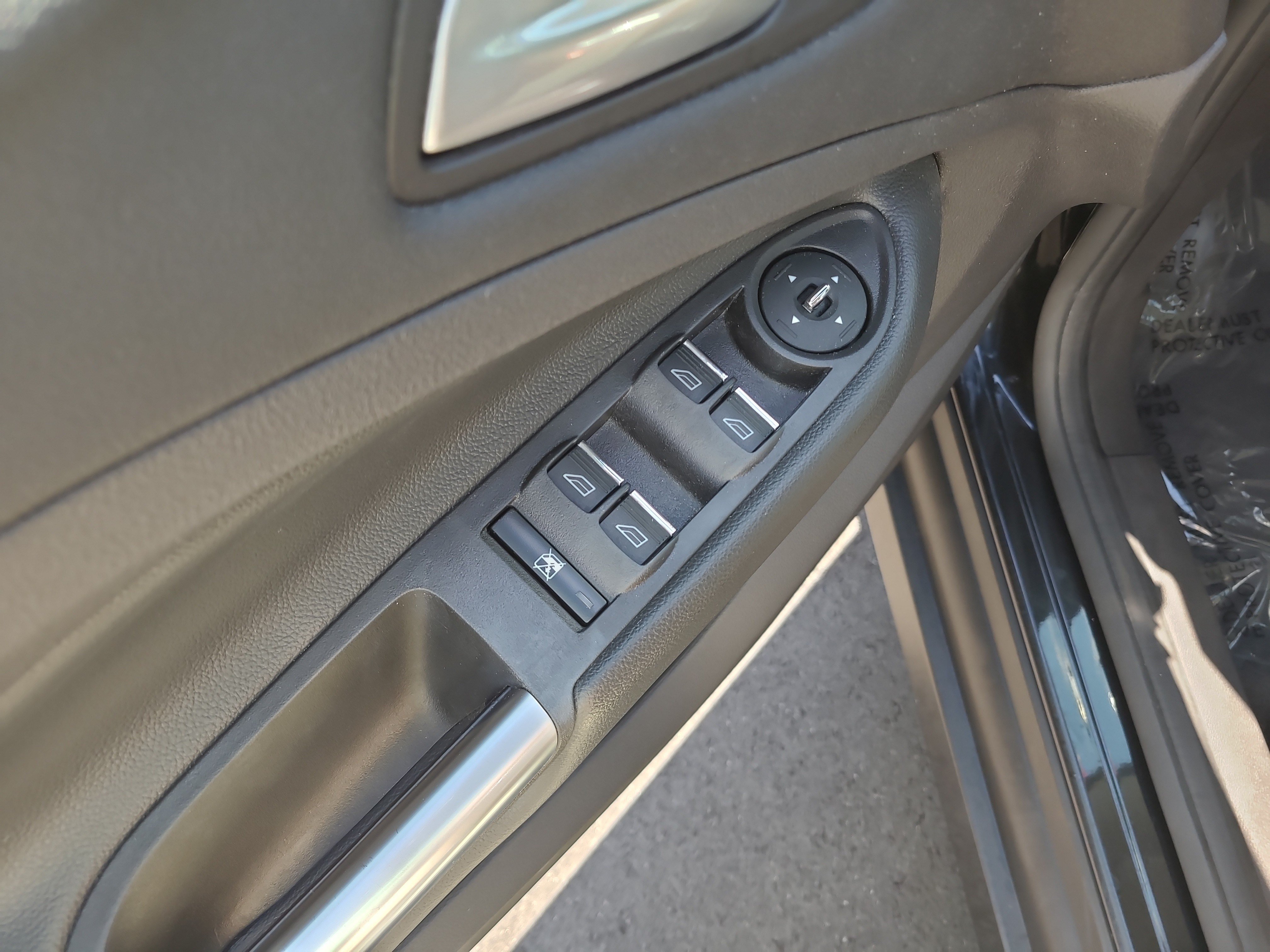 Used 2015 Ford C-MAX Energi SEL w/ Equipment Group 302A FWD image 13