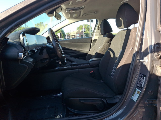 Used 2023 Hyundai Elantra SEL w/ Convenience Package FWD image 13