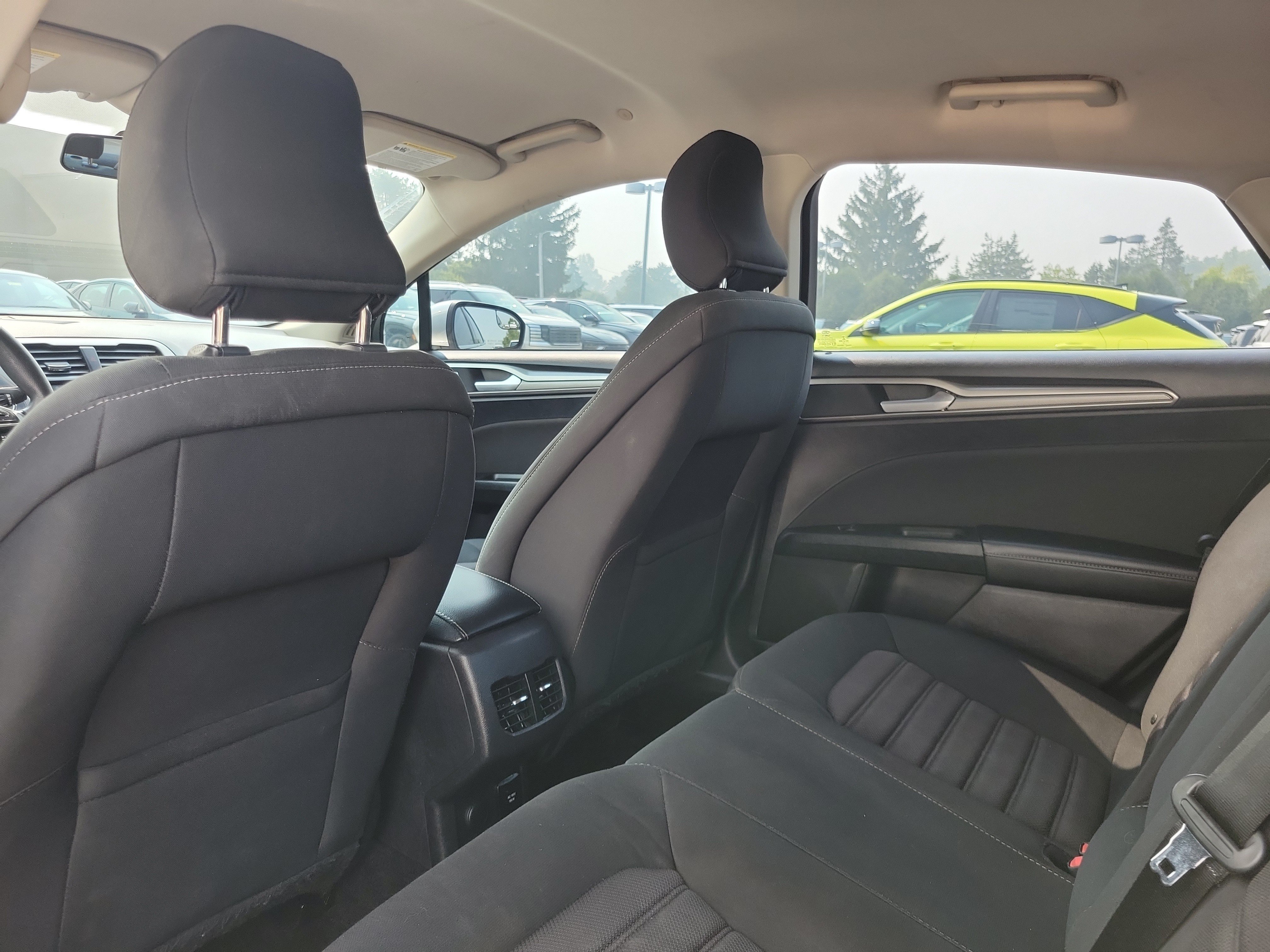 Used 2018 Ford Fusion SE FWD image 14
