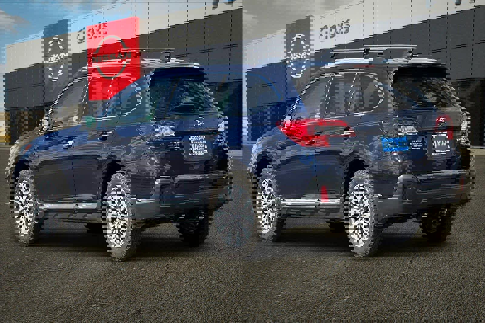 Used 2018 Subaru Outback 3.6R Touring w/ Popular Package #3 image 7