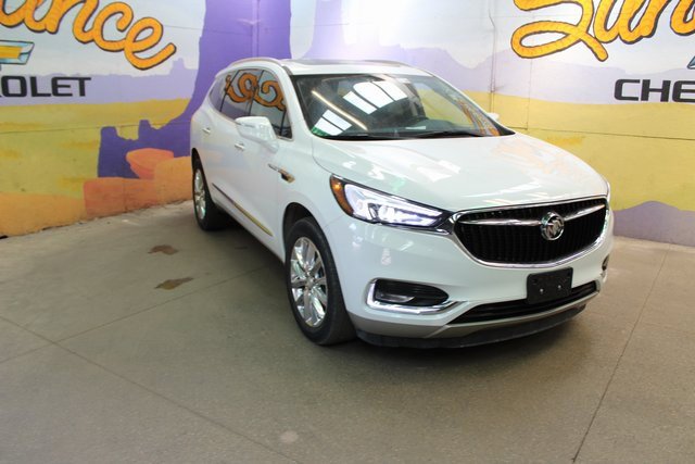 Used 2021 Buick Enclave Essence image 2