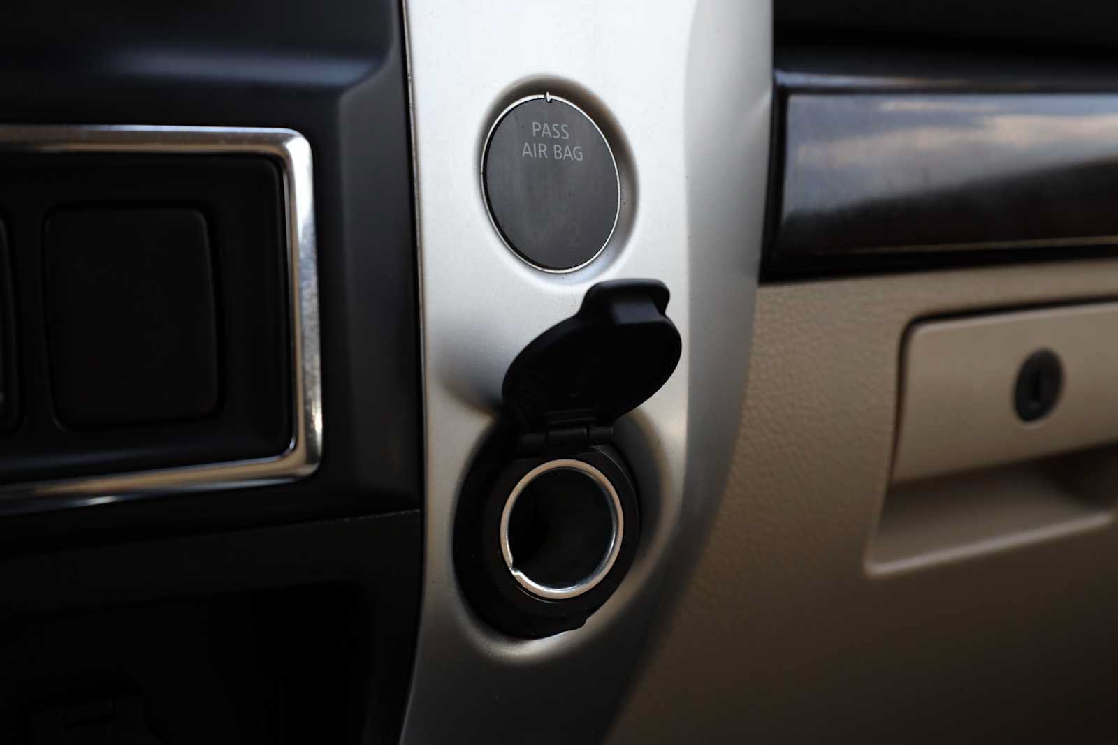 Used 2017 Nissan Titan SV RWD image 27