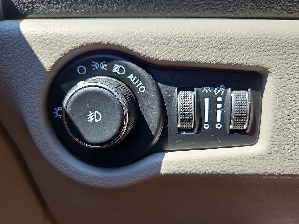 Used 2022 Chrysler Pacifica Limited FWD image 28