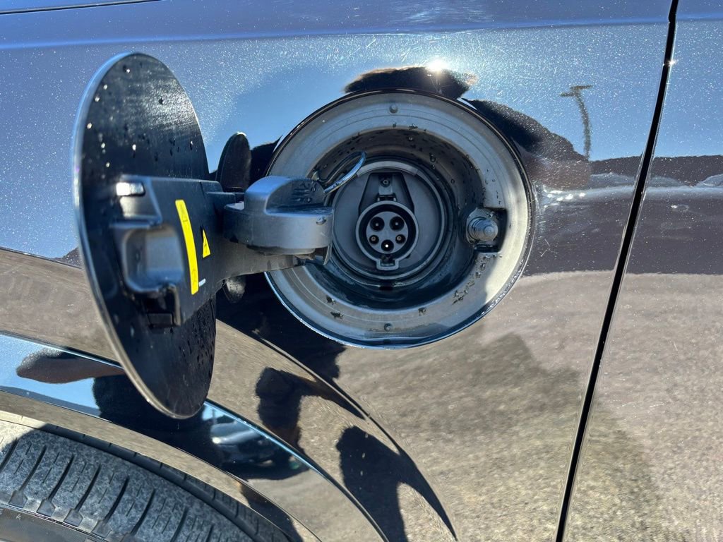 Certified 2024 Volvo XC90 T8 Ultimate w/ Protection Package Premier image 27