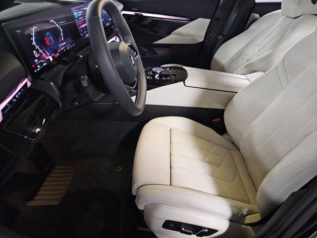Certified 2024 BMW 540i xDrive w/ Premium Package AWD/4WD image 17