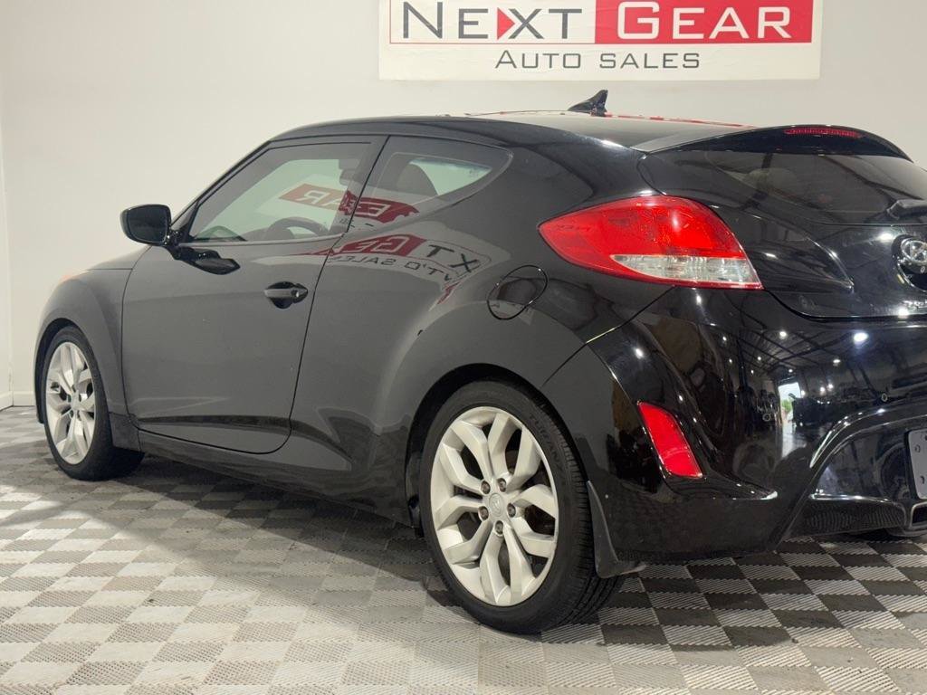 Used 2012 Hyundai Veloster w/ Style Pkg FWD image 8