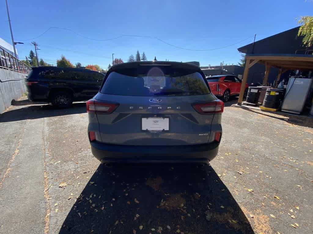 Used 2025 Ford Escape ST-Line Select AWD/4WD image 5