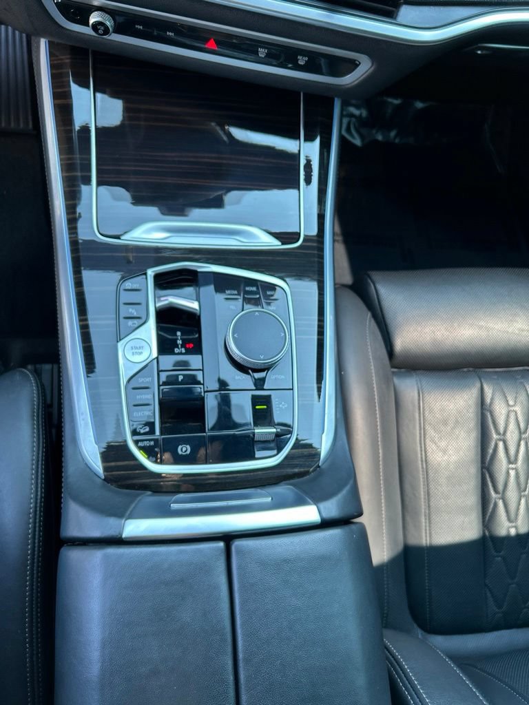 Used 2025 BMW X5 xDrive50e AWD/4WD image 14