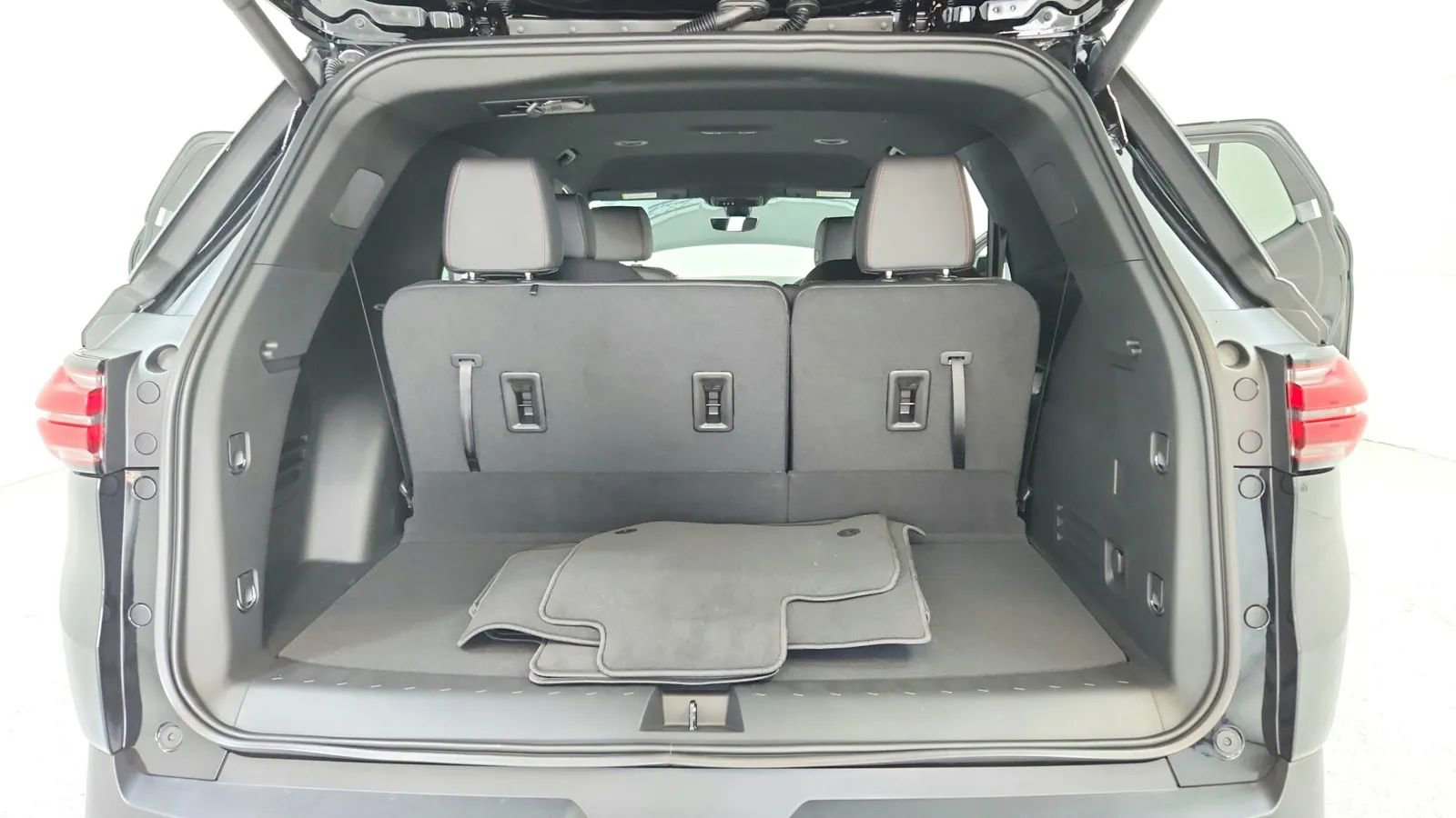 Used 2023 Chevrolet Traverse RS image 19