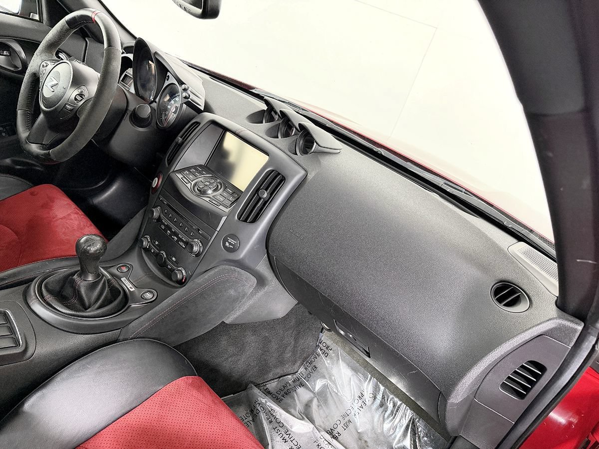 Used 2016 Nissan 370Z NISMO RWD image 41
