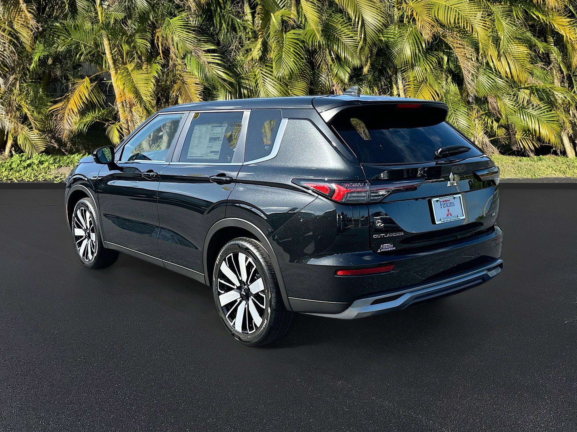 New 2025 Mitsubishi Outlander SE image 3