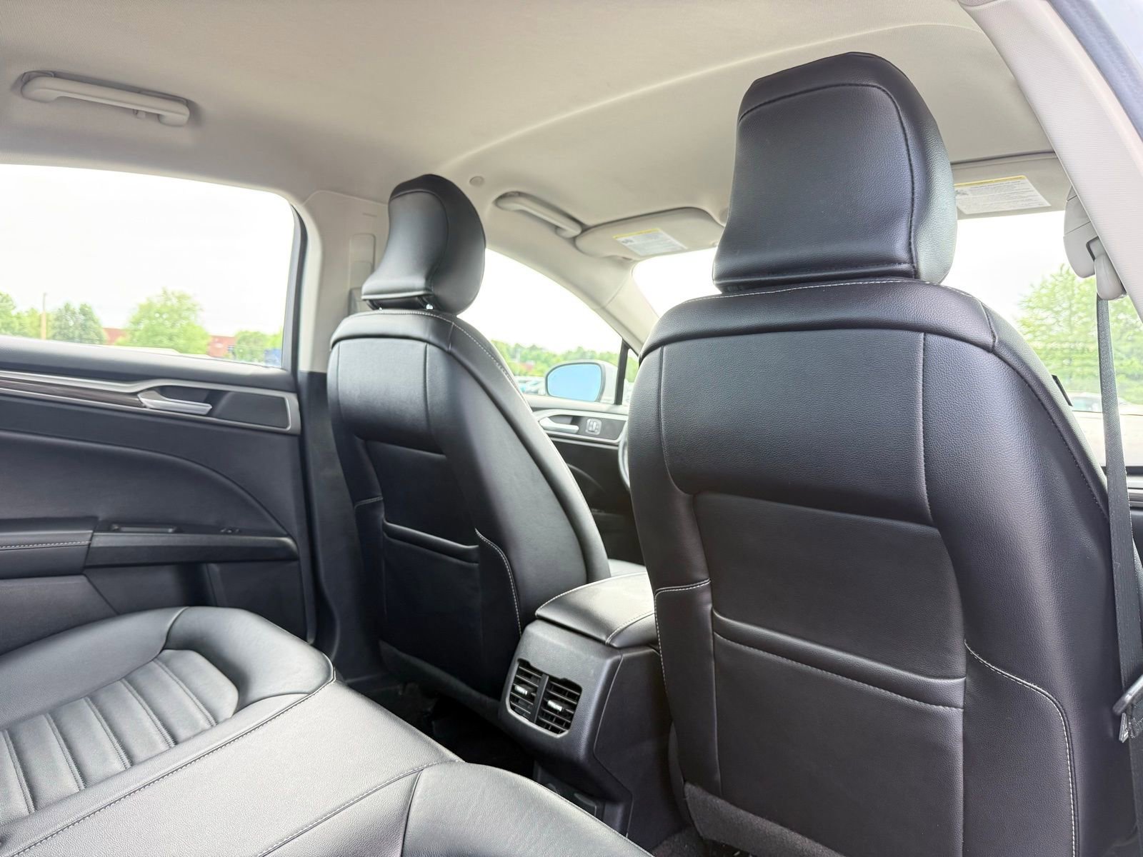 Used 2018 Ford Fusion SE w/ Equipment Group 602A FWD image 18