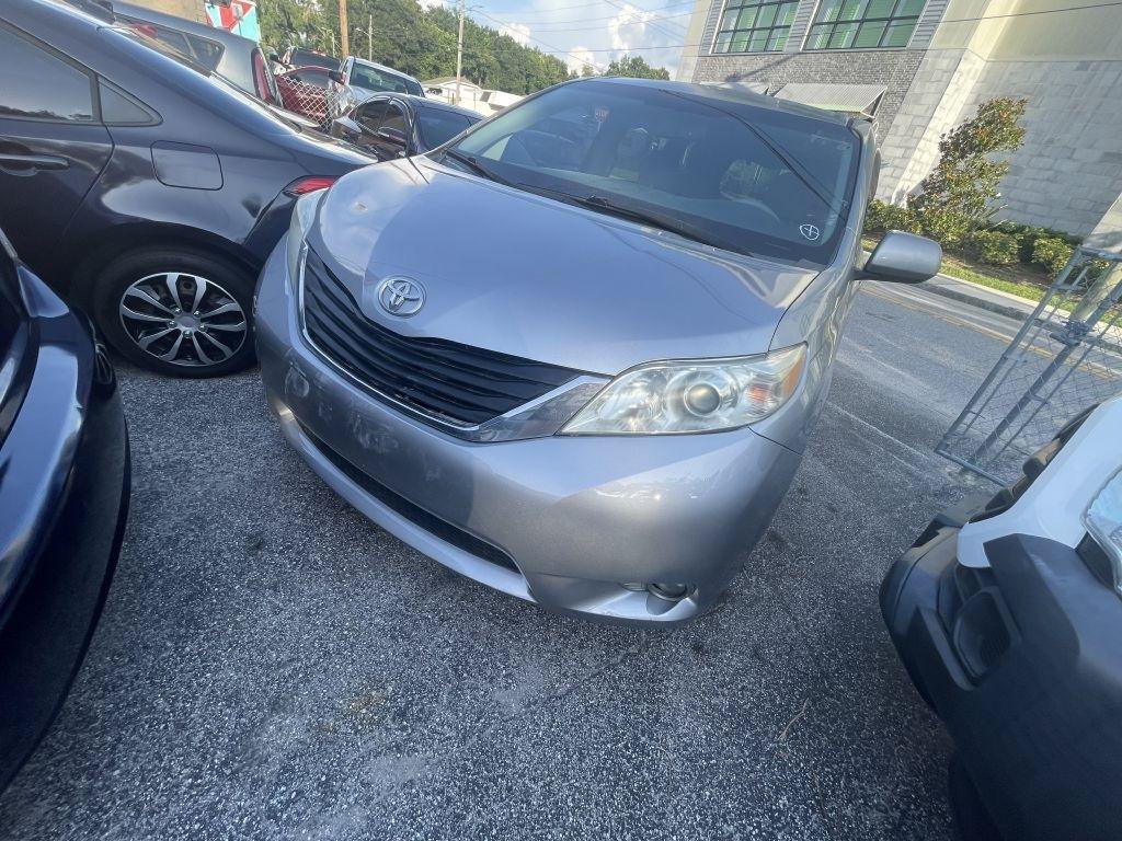 Used 2014 Toyota Sienna LE FWD image 17