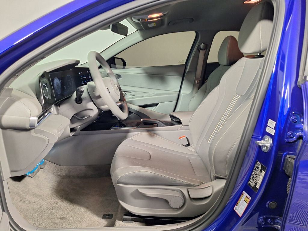 Used 2024 Hyundai Elantra SEL FWD image 9