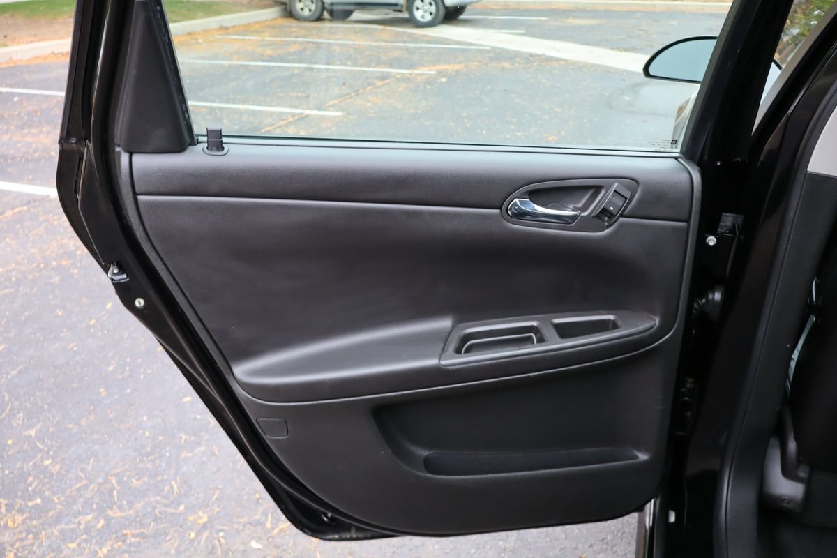 Used 2013 Chevrolet Impala LTZ FWD image 24