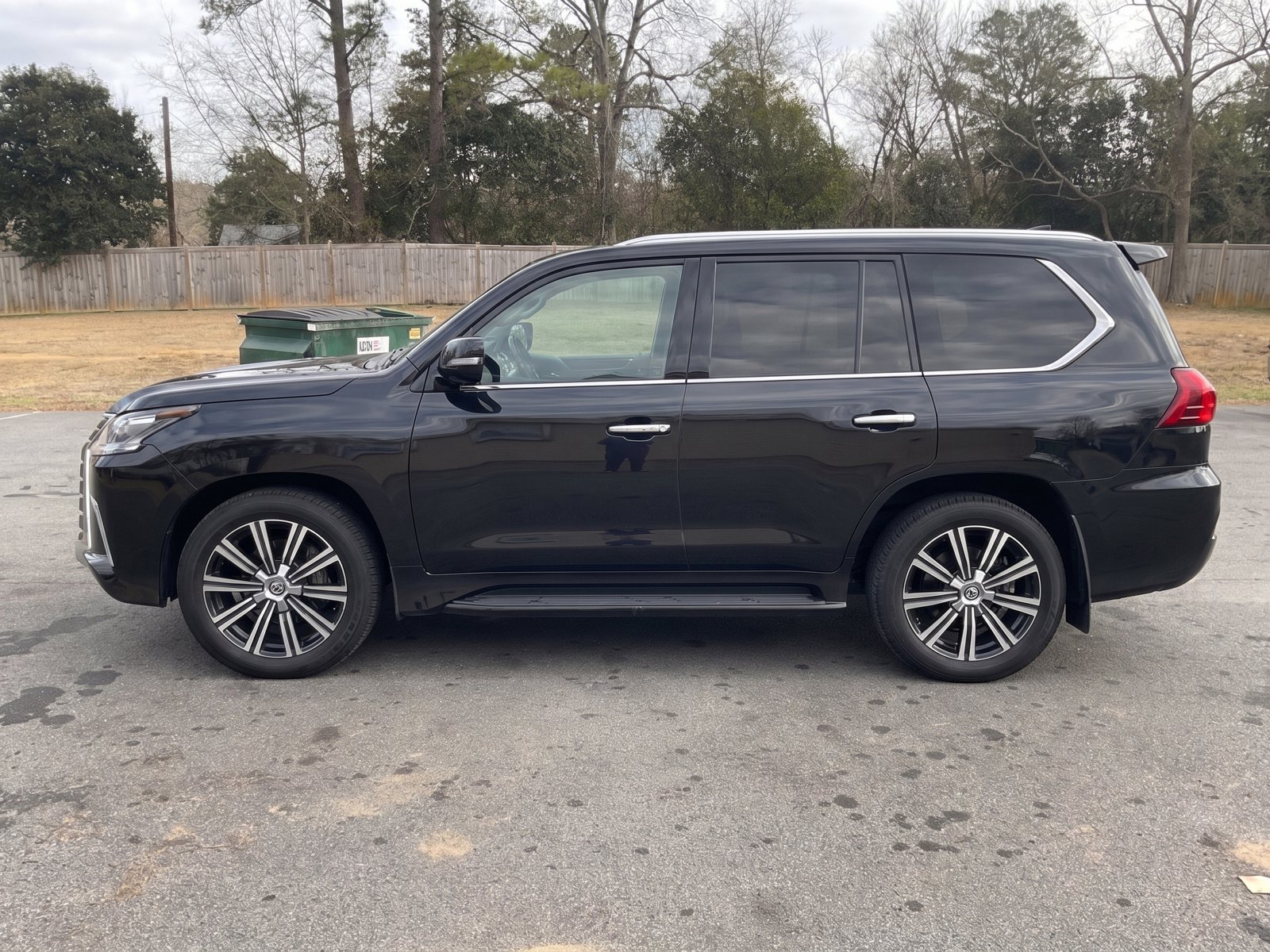 Used 2021 Lexus LX 570 4WD w/ Luxury Package image 4