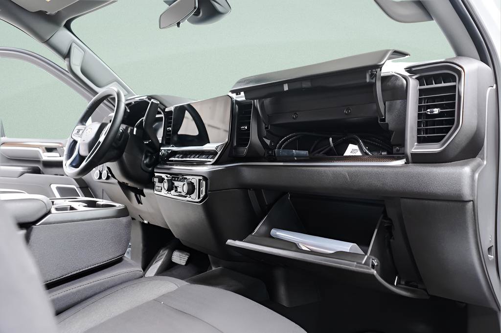 Used 2025 Chevrolet Silverado 2500 LT w/ Convenience Package image 35