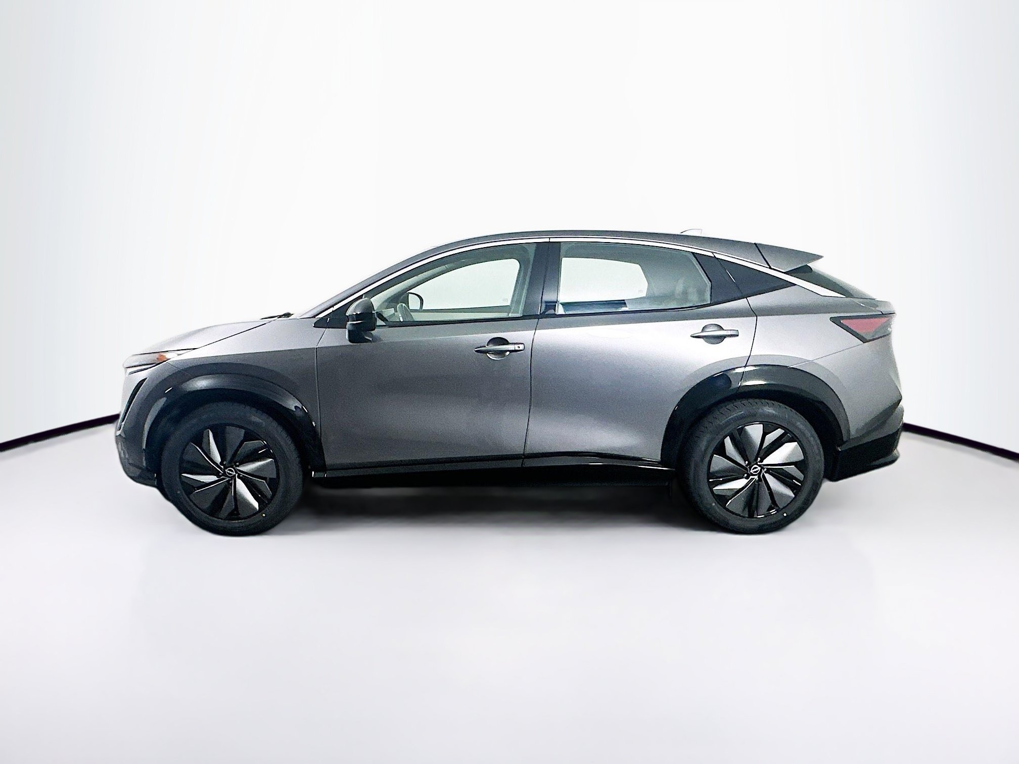 Used 2023 Nissan Ariya FWD image 4