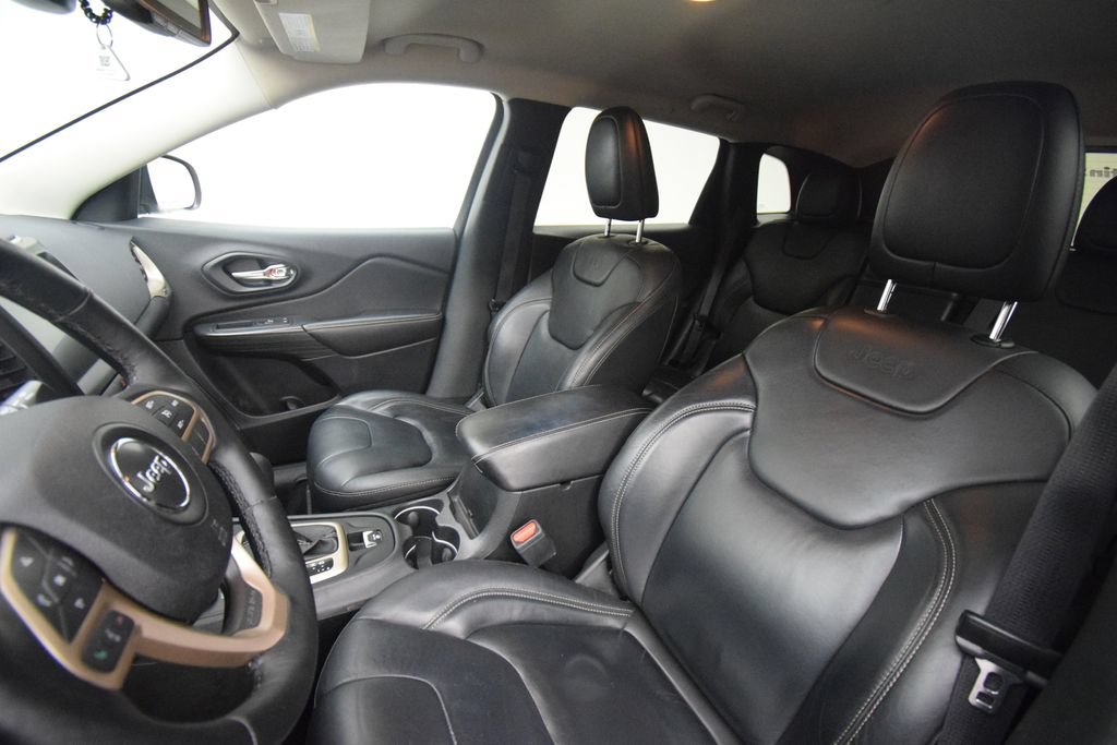 Used 2017 Jeep Cherokee Limited AWD/4WD image 16