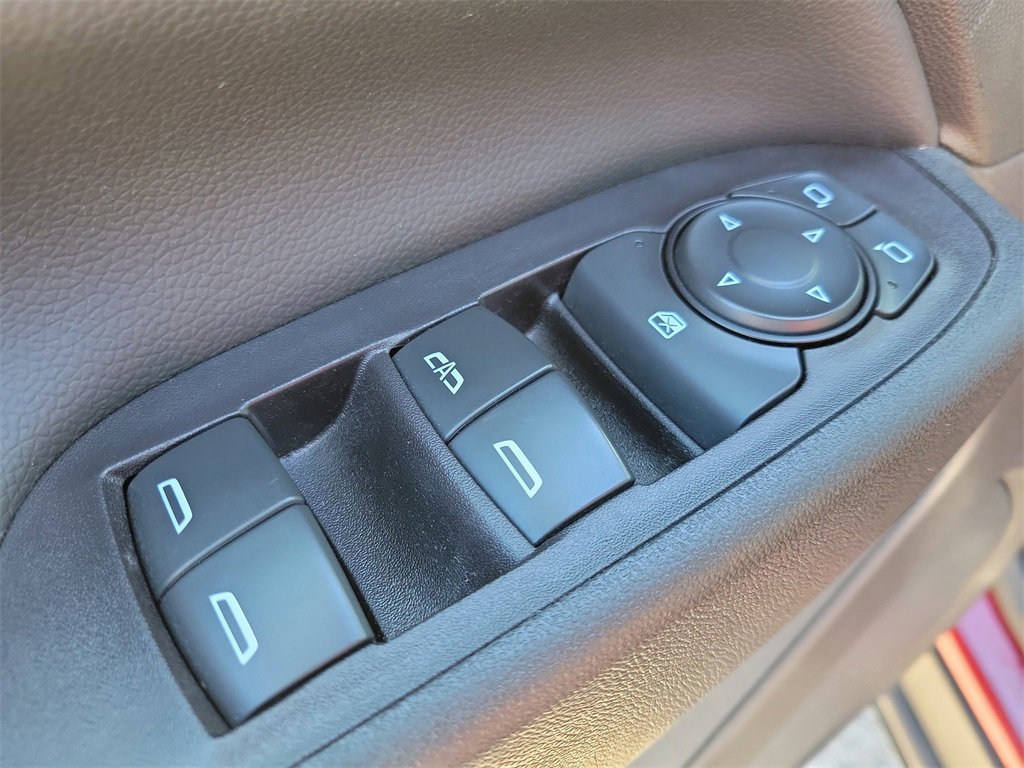 Used 2021 Chevrolet Equinox LT image 18