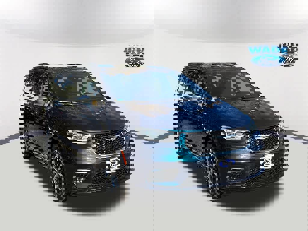 Used 2022 Chrysler Pacifica Pinnacle image 3