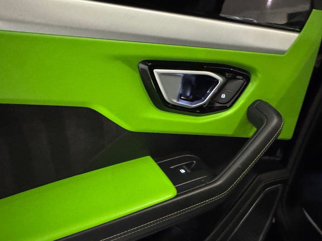 Used 2020 Lamborghini Urus image 30