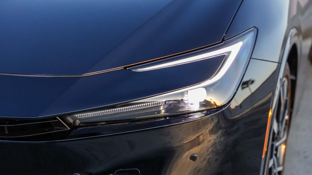 Used 2025 Toyota Prius Plug-In Hybrid image 5