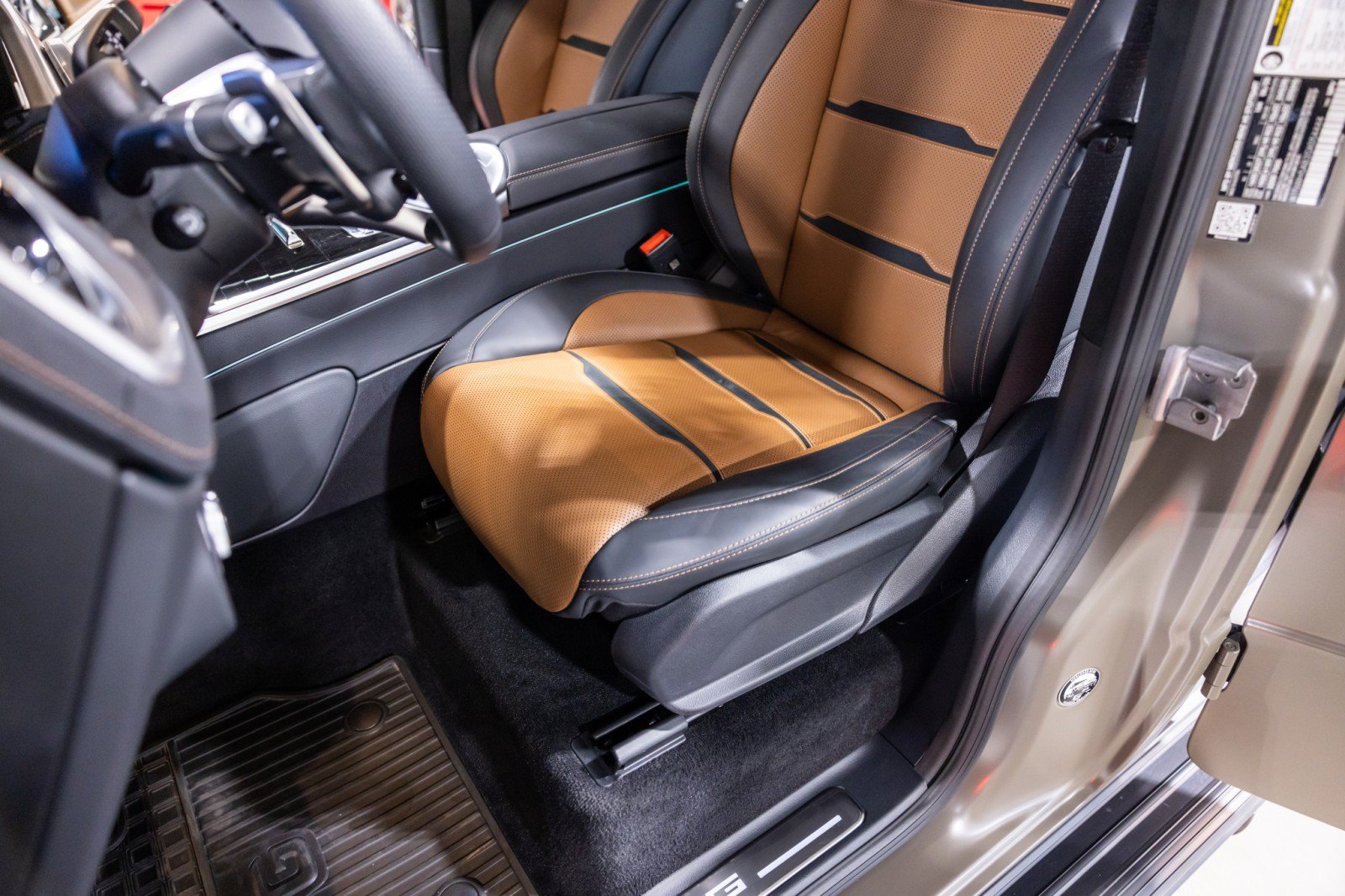 Used 2025 Mercedes-Benz G 63 AMG 4MATIC w/ Night Package Magno image 37
