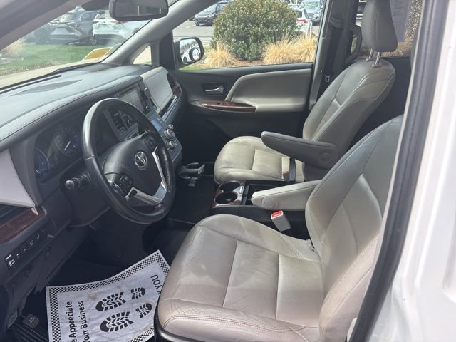 Used 2019 Toyota Sienna Limited Premium image 16