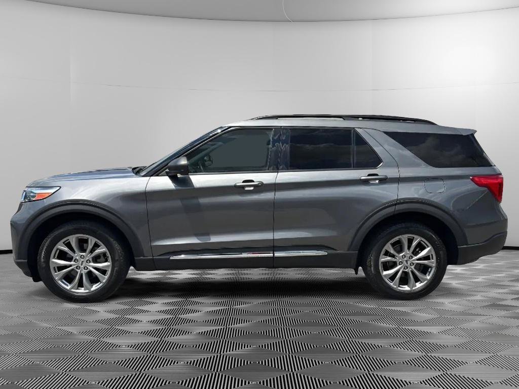 Used 2023 Ford Explorer XLT w/ Equipment Group 202A AWD/4WD image 5