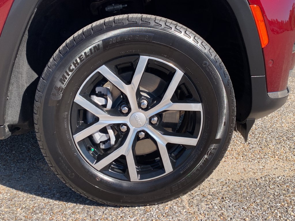 Used 2025 Jeep Grand Cherokee L Limited w/ Luxury Tech Group II RWD image 9