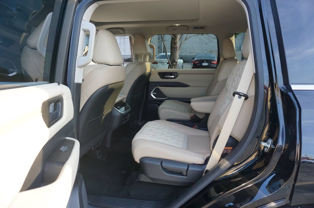 Used 2025 Nissan Armada Platinum RWD image 15