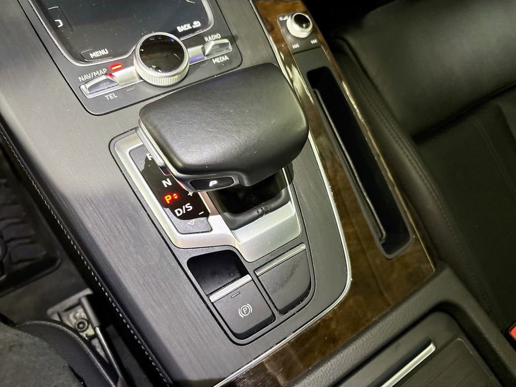 Used 2020 Audi Q5 e Prestige w/ Prestige Package image 18