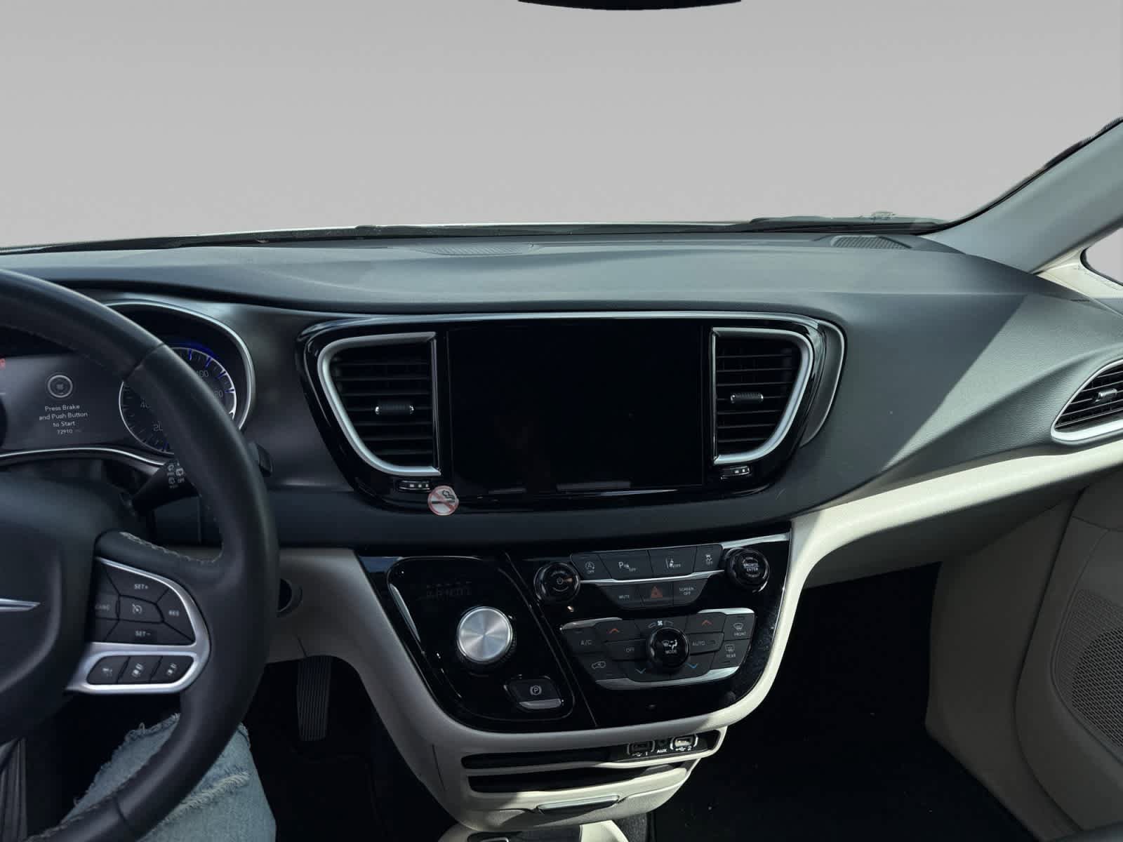 Used 2023 Chrysler Pacifica Touring-L FWD image 18