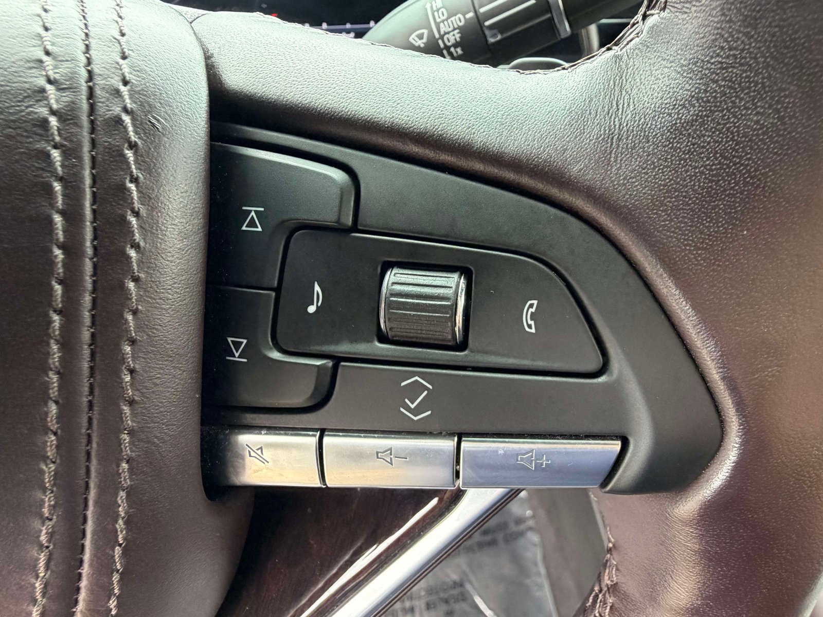 Used 2022 Cadillac Escalade ESV Sport Platinum AWD/4WD image 13