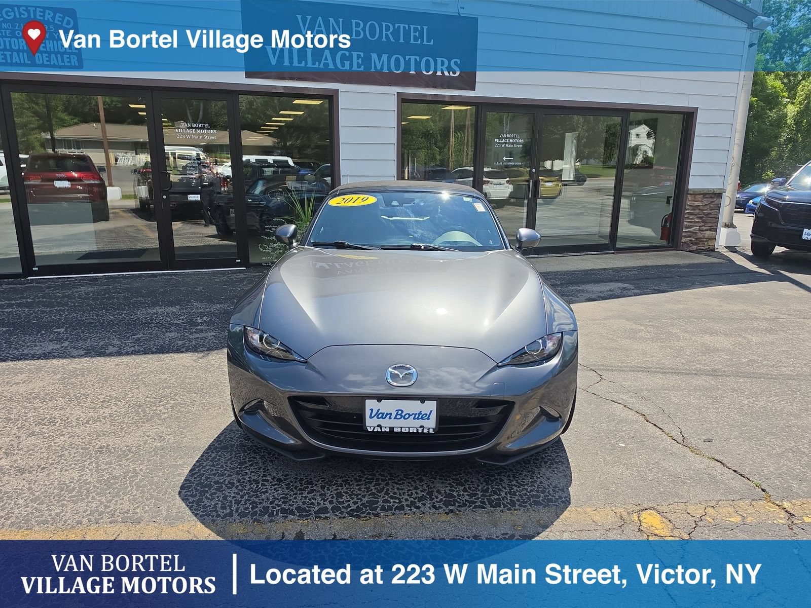 Used 2019 MAZDA MX-5 Miata Grand Touring w/ GT-S Package RWD image 2