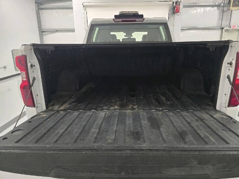Used 2023 Chevrolet Silverado 1500 W/T w/ Trailering Package AWD/4WD image 9