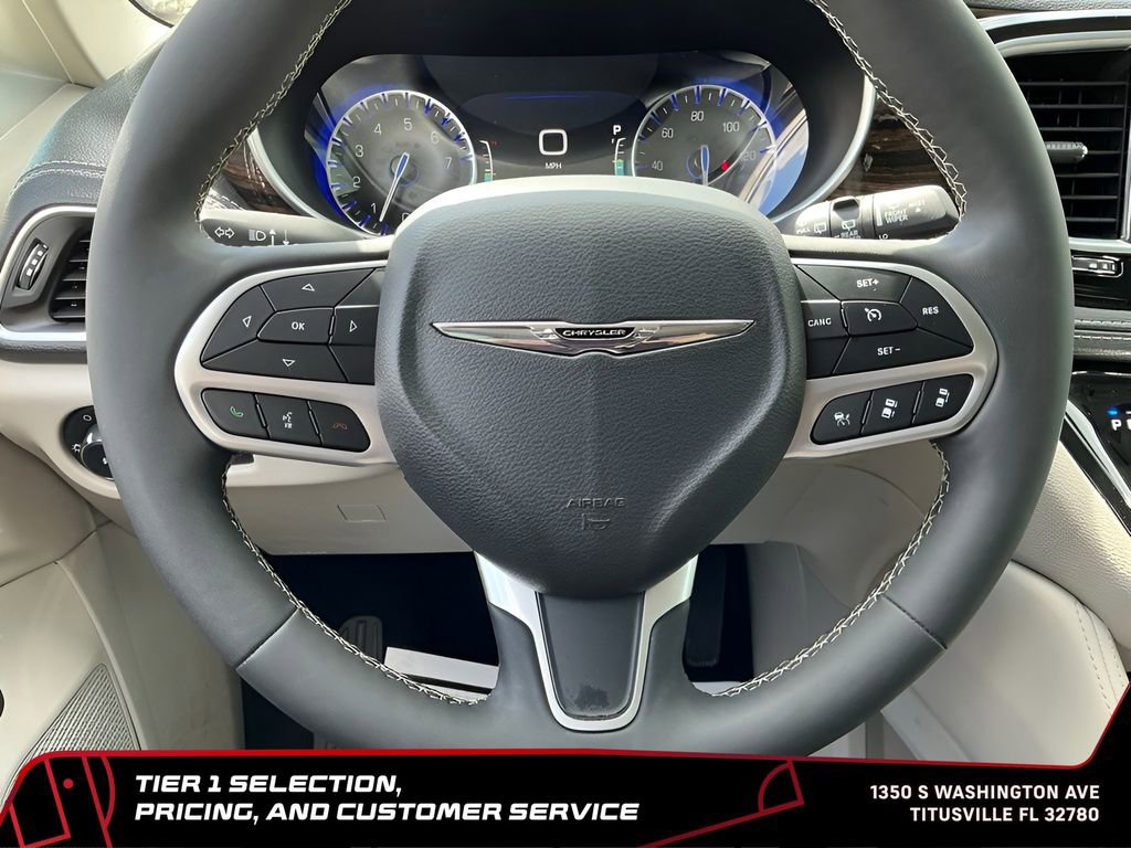 Used 2024 Chrysler Pacifica Limited FWD image 29