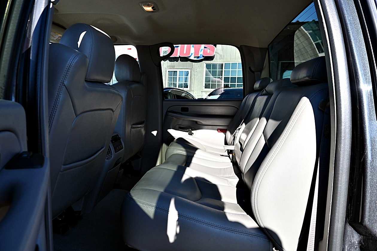 Used 2004 Chevrolet Silverado 2500 LT w/ Skid Plate Package image 10