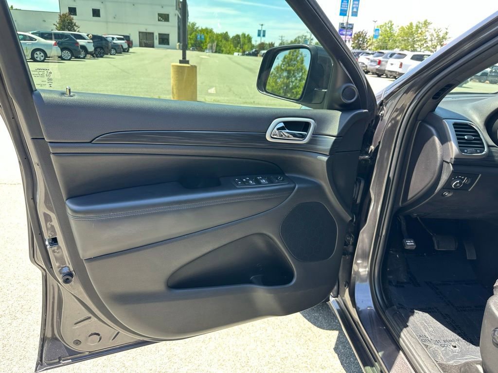 Used 2020 Jeep Grand Cherokee Altitude AWD/4WD image 14