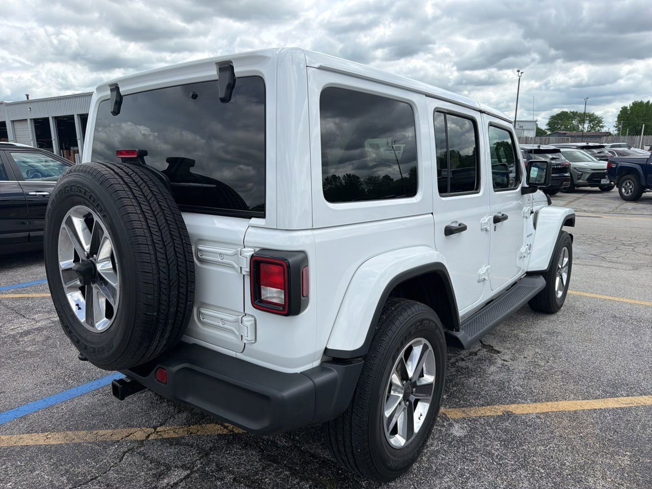 Used 2020 Jeep Wrangler Unlimited Sahara w/ Uconnect 4C Nav & Sound Group AWD/4WD image 5